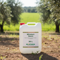 BProtect Neem envase 20 litros con logo Biostasia en ambiente agrícola natural